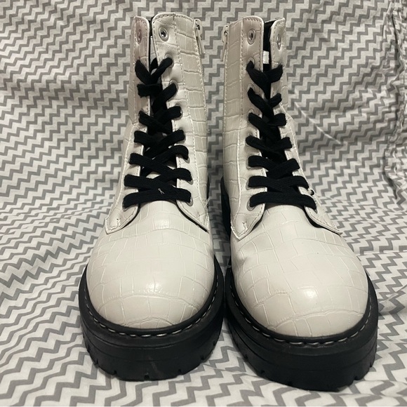 True Craft White Combat Boots. Almost New. I wore them once. No original box. - Picture 3 of 9